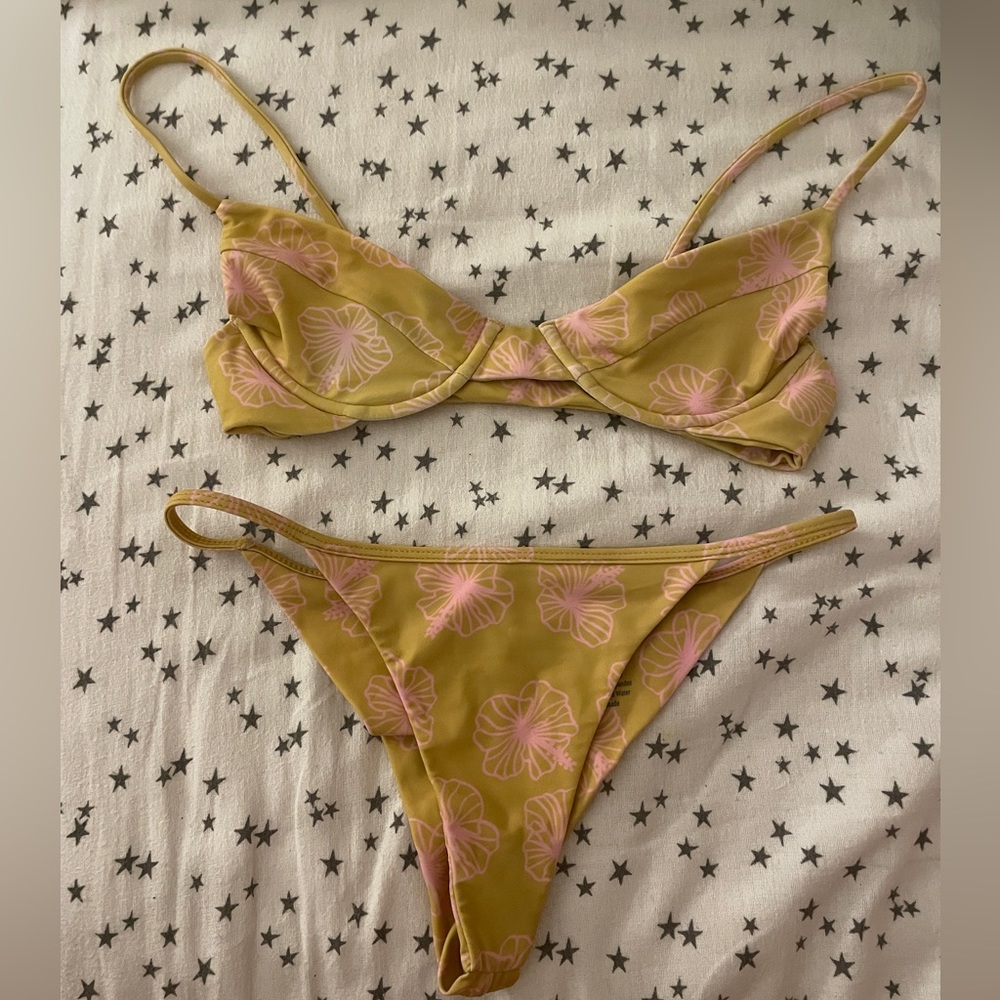 Benoa Honey Hibiscus set